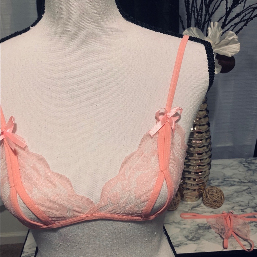 NWOT Pink lace crochless linger set
